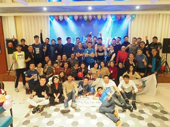 說(shuō)明: C:Userswangq1317Desktop（新聞）2018甜蜜跑即將起跑，賽道跑團(tuán)加油站成為最大亮點(diǎn)（新聞）2018甜蜜跑即將起跑，賽道跑團(tuán)加油站成為最大亮點(diǎn)花兒與少年跑團(tuán).jpg