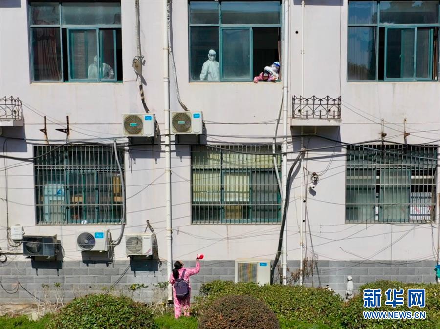 (社會)(4)“‘護(hù)士媽媽’麻煩再幫我照顧孩子14天”